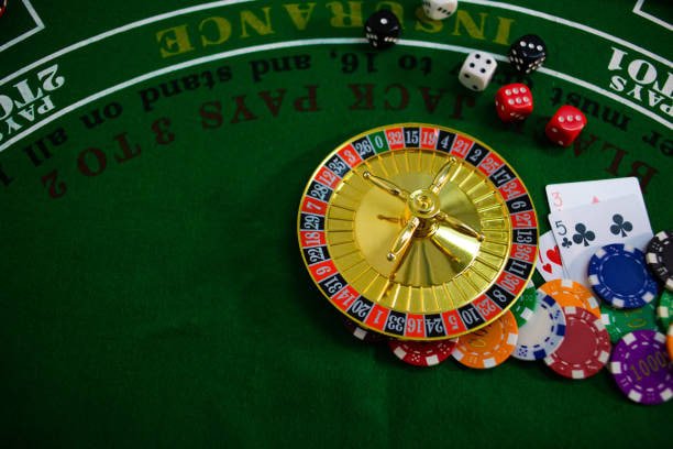 Free spins bonus round in Big Bass Bonanza with multiplier display and money symbols